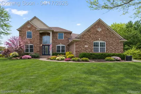 6707 Forest Pointe Blvd, Springfield, MI 48350