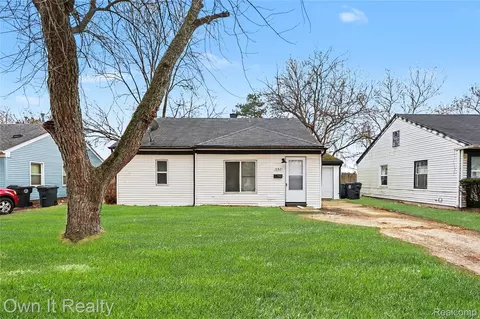 10821 Albany St, Oak Park, MI 48237