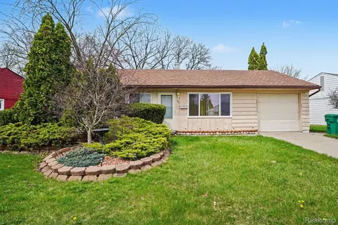 395 Lytle Pl, Garden City, MI 48135