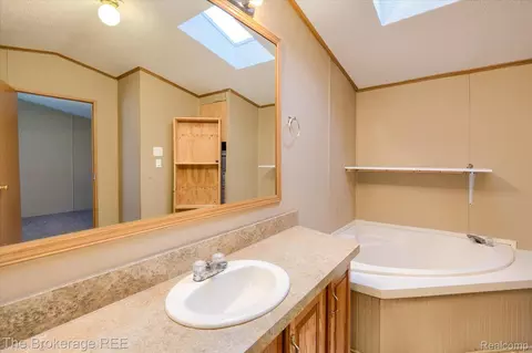 Bath - 17101 Kropf Ave, Springfield, MI 48350 photo 4 of 7