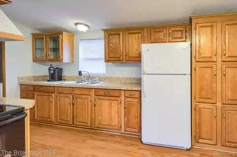Kitchen - 17101 Kropf Ave, Springfield, MI 48350 photo 4 of 6