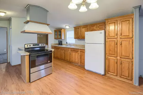 Kitchen - 17101 Kropf Ave, Springfield, MI 48350 photo 1 of 6