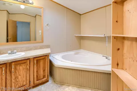 Bath - 17101 Kropf Ave, Springfield, MI 48350 photo 1 of 7