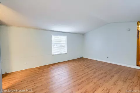 Living - 17101 Kropf Ave, Springfield, MI 48350 photo 1 of 6
