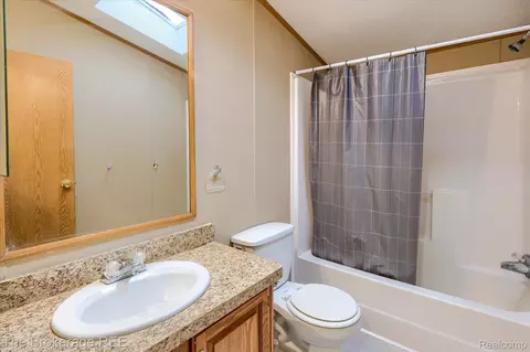 Bath - 17101 Kropf Ave, Springfield, MI 48350 photo 6 of 7