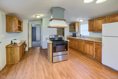 Kitchen - 17101 Kropf Ave, Springfield, MI 48350 photo 2 of 6
