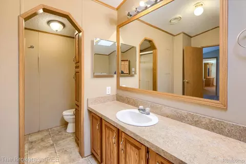 Bath - 17101 Kropf Ave, Springfield, MI 48350 photo 2 of 7