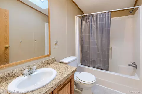 Bath - 17101 Kropf Ave, Springfield, MI 48350 photo 7 of 7