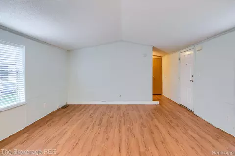 Living - 17101 Kropf Ave, Springfield, MI 48350 photo 2 of 6