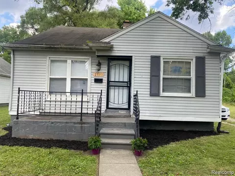 15334 Chapel St, Detroit, MI 48223