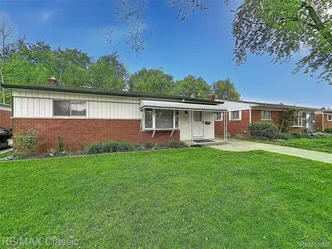 25070 Hayes St, Taylor, MI 48180