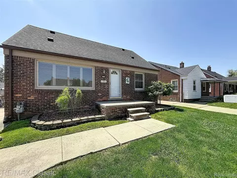 1757 Riverbank St, Lincoln Park, MI 48146