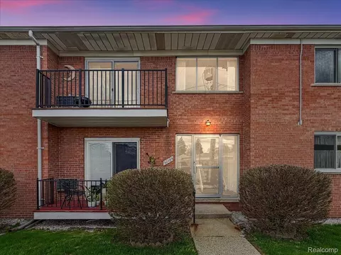 32095 Beaconsfield St #29, Roseville, MI 48066