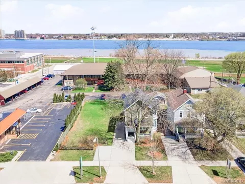 1618 Military St, Port Huron, MI 48060