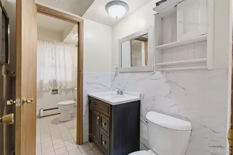 Bath - 25253 Eureka Dr, Warren, MI 48091 photo 1 of 2