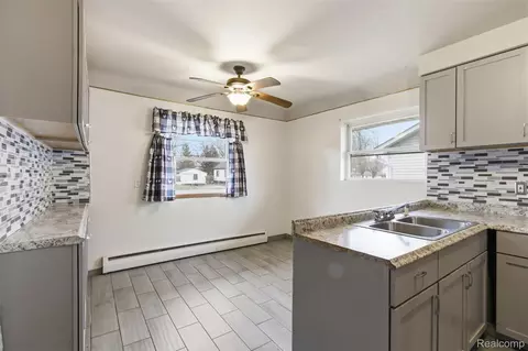 Kitchen - 25253 Eureka Dr, Warren, MI 48091 photo 2 of 3