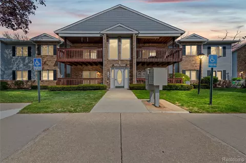 1284 Shoemaker Dr, Westland, MI 48185