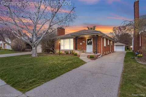 1544 Dorthen Ave, Grosse Pointe Woods, MI 48236