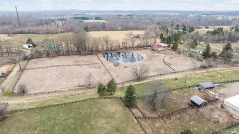 1261 Brauer Rd, Oxford, MI 48371