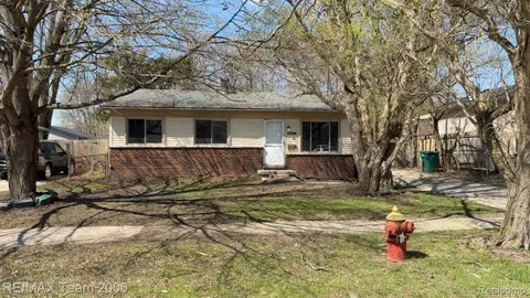 15706 Isabelle St, Romulus, MI 48174