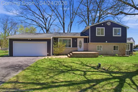 470 Crystalia St, Commerce, MI 48382