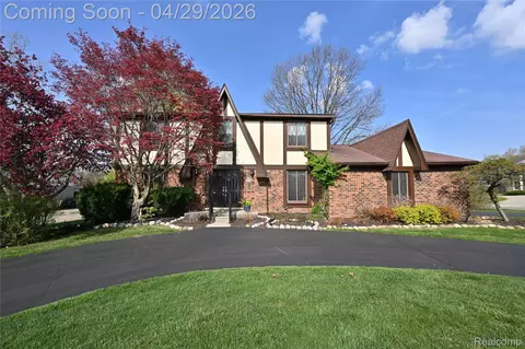 6024 Ledgeway Dr, West Bloomfield, MI 48322