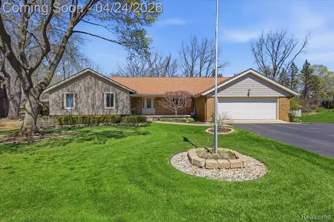5055 Candlewood Dr, Grand Blanc, MI 48439