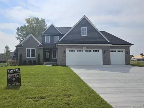 4147 River Pointe Dr, St. Clair, MI 48079