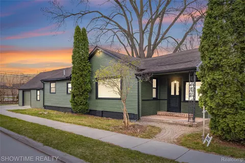 30430 Park St, Roseville, MI 48066