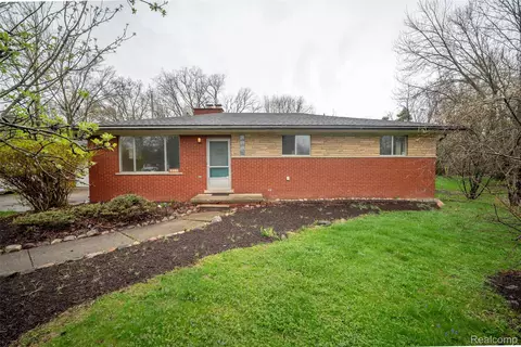 6886 E Nashway, West Bloomfield, MI 48322