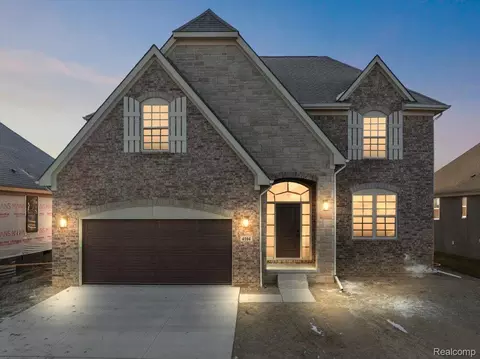 4060 Blossom Dr, Sterling Heights, MI 48314