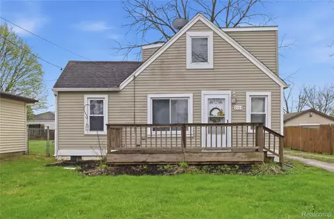 2164 Savoy Ave, Burton, MI 48529