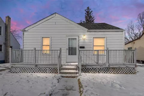 23741 Lambrecht Ave, Eastpointe, MI 48021