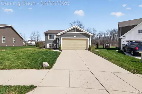 3135 Ivy Wood Cir, Howell, MI 48855
