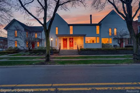 372 W Brown St, Birmingham, MI 48009