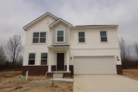 4211 Cedar Ln, Grand Blanc, MI 48439