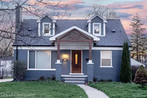 2925 Benjamin Ave, Royal Oak, MI 48073
