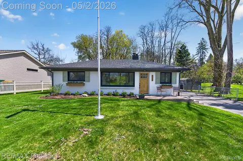 420 N East St, Brighton, MI 48116