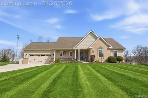 4325 Kellie Ct, Oceola, MI 48855