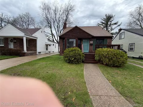 1078 Dover Rd, Pontiac, MI 48341