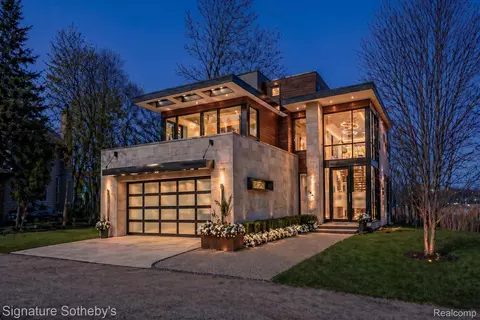 1105 Oregon Blvd, Waterford, MI 48327