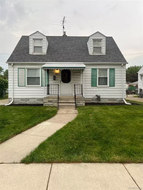 8277 N Sterling, Center Line, MI 48015