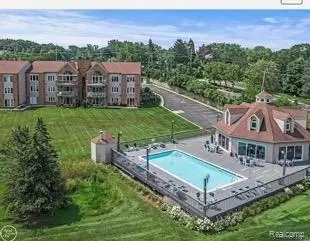 3414 Loon Lk, Waterford, MI 48329