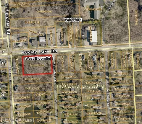 000 Cooley Lk, West Bloomfield, MI 48324
