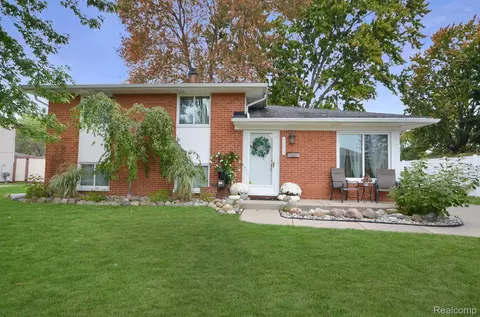 43475 Deborah Dr, Sterling Heights, MI 48313