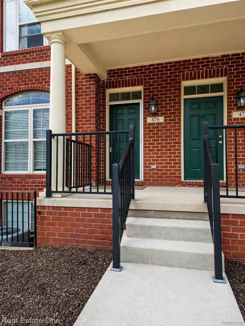 478 Village Ln, Milford, MI 48381