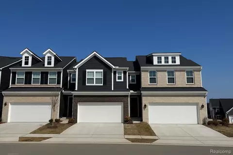 1473 Superior Dr, Milford, MI 48381