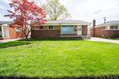 2519 Medford St, Trenton, MI 48183