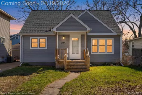 2210 Griswold St, Port Huron, MI 48060