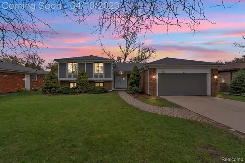 7323 Burgundy St, Canton, MI 48187